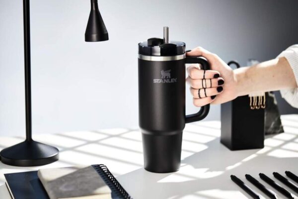 1742643384_61KsRoYZVlL._AC_SL1500 Stanley Tumbler (40 Oz)